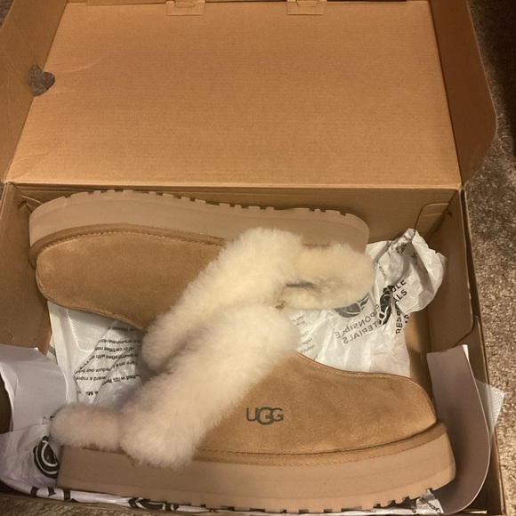 Cute Uggs - Picture 3 of 3